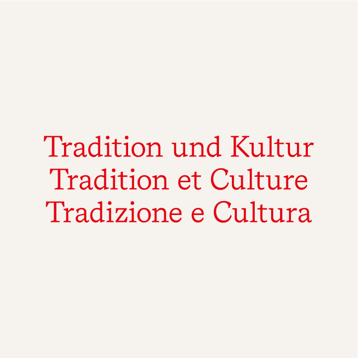 Vor grauem Hintergrund steht untereinander in roter Farbe: «Tradition und Kultur, Tradition et Culture, Tradizione e Cultura».