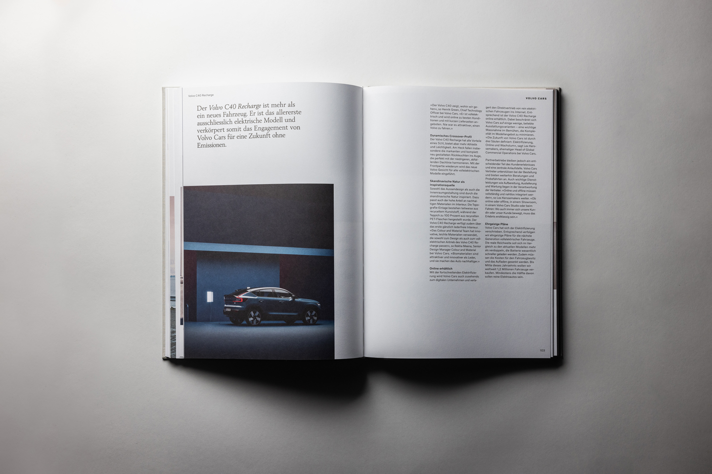 Ausschnitt aus dem Volvo-Buch: «Der Volvo C40 Recharge ist mehr als ein neues Fahrzeug. Er ist das allererste ausschliesslich elektrische Modell und verkörpert somit das Engagement von Volvo Cars für eine Zukunft ohne Emissionen.»