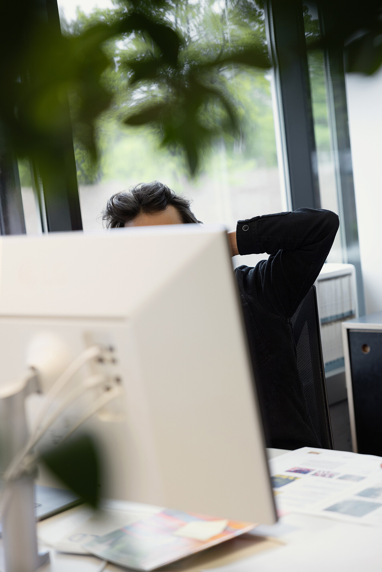Un collaborateur devant son écran