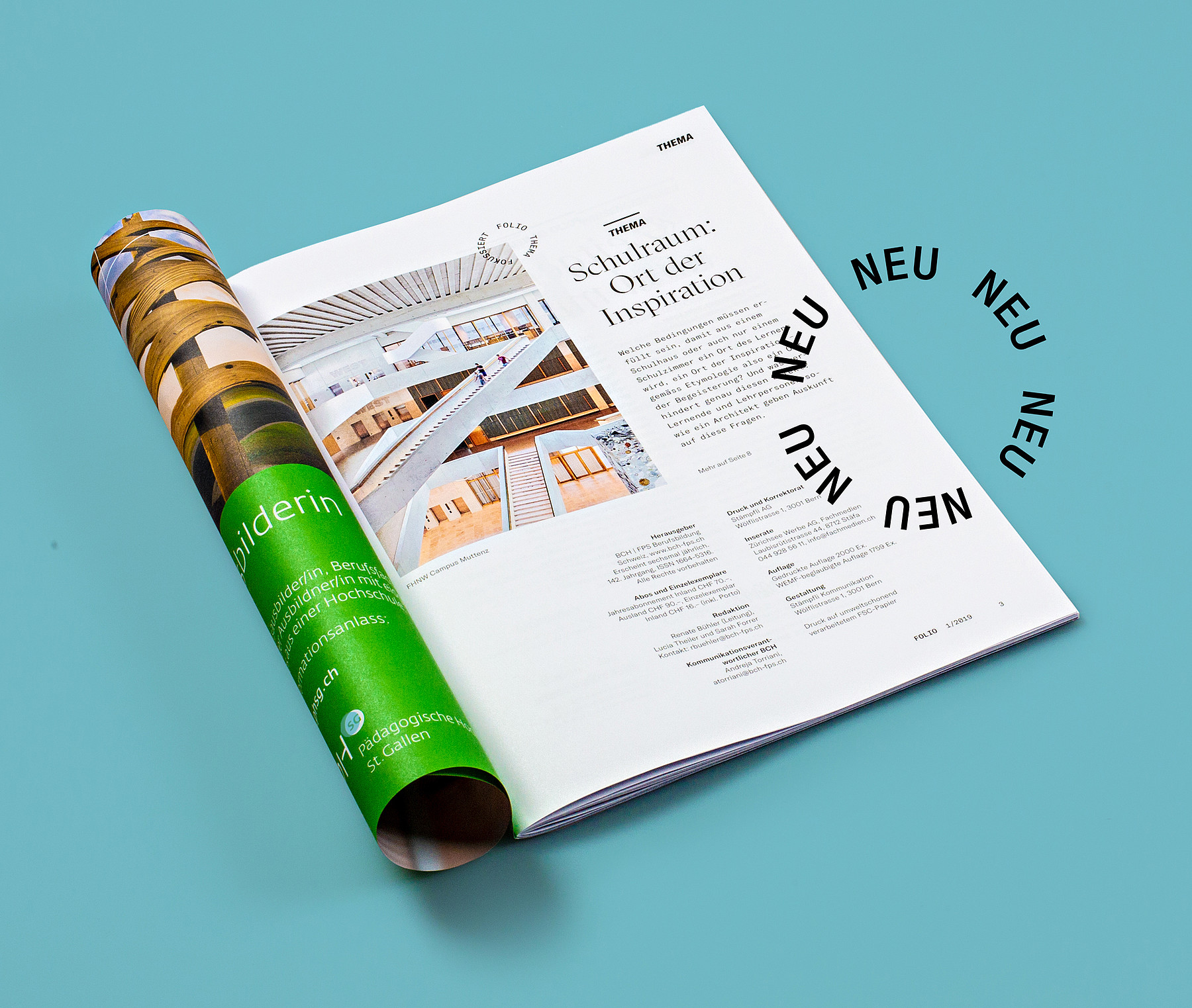Ein Blick in das neu gestaltete Magazin «Folio» des Verbands Berufsbildung Schweiz zeigt einen Artikel zum Thema «Schulraum: Ort der Inspiration»