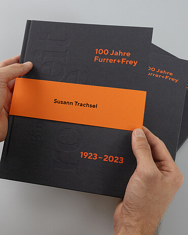 Ein Exemplar des Buches «100 Jahre Furrer+Frey»