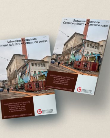 Zweimal das Cover einer neuen Ausgabe zum Thema «Arealentwicklung und Ortsplanung». Es zeigt das Attisholzareal im Solothurner Riedholz.