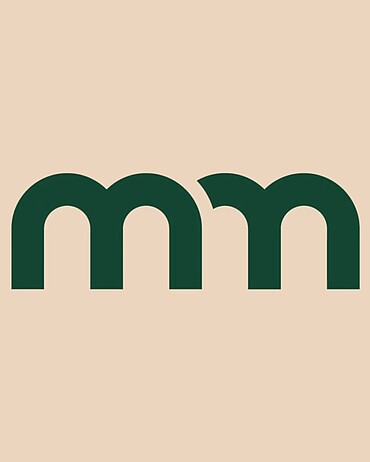 Das neue m&m-Gartenbau-Logo besteht aus zwei kleinen m, wobei das zweite vom ersten überschnitten wird.