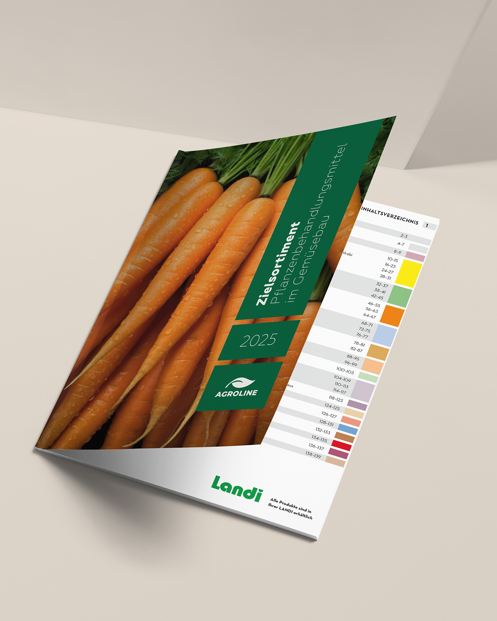 Auf dem Cover des Zielsortimentkatalogs 2025 für Pflanzenbehandlungsmittel im Gemüsebau ist ein Bündel junger Karotten abgebildet.