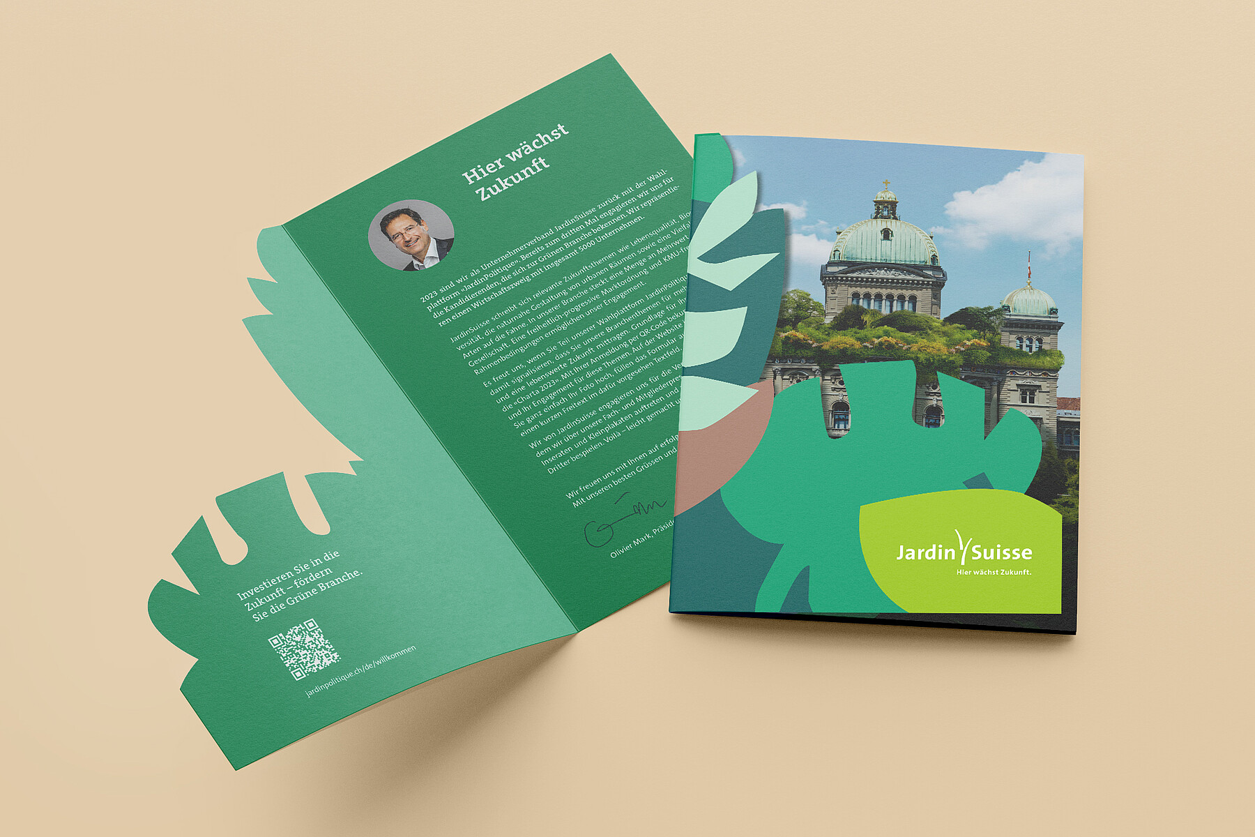 Eine spielerisch gestaltete Verbandsbroschüre: Das Titelbild zeigt ein begrüntes Bundeshaus mit der aufklappbaren Silhouette einer Pflanze im Vordergrund.