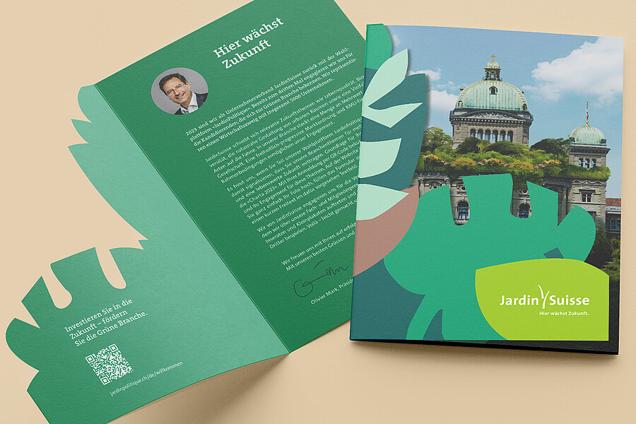 Eine spielerisch gestaltete Verbandsbroschüre: Das Titelbild zeigt ein begrüntes Bundeshaus mit der aufklappbaren Silhouette einer Pflanze im Vordergrund.