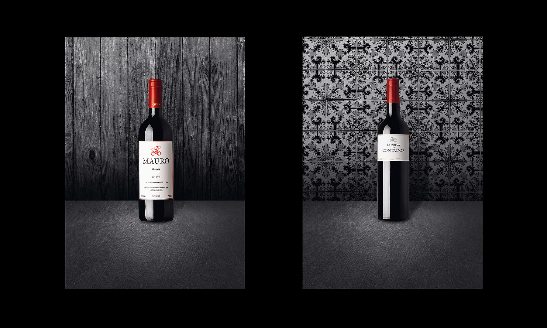Zwei Flaschen Rotwein vor grauem Hintergrund
