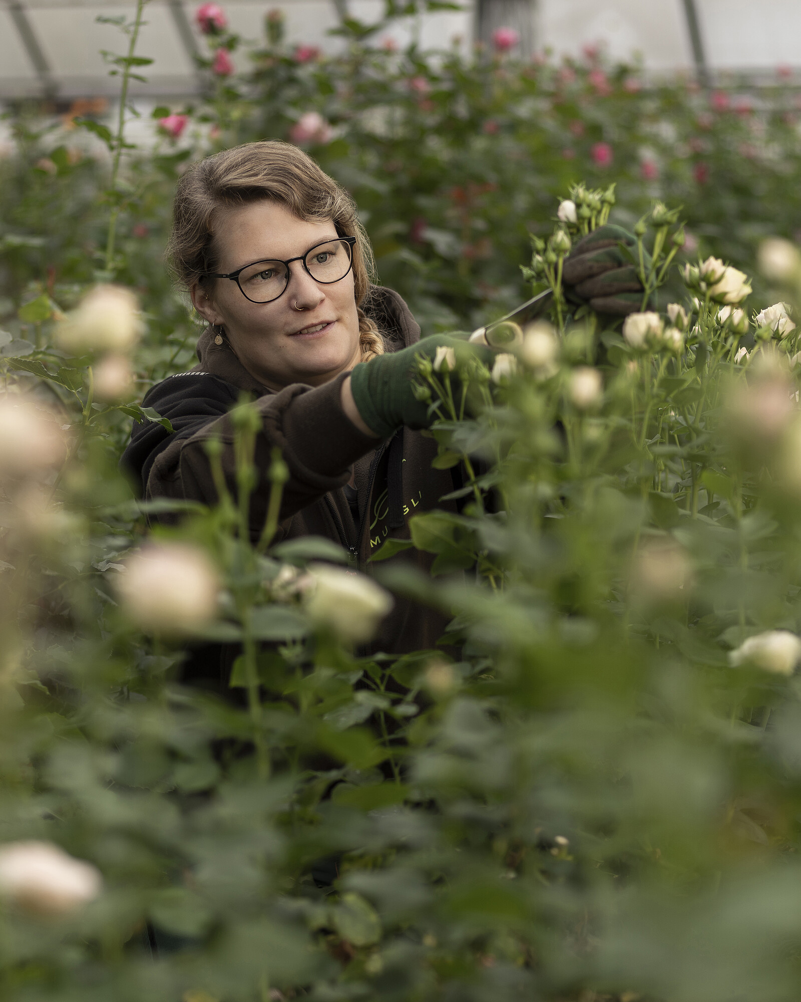 Eine Gärtnerin bei der Arbeit
